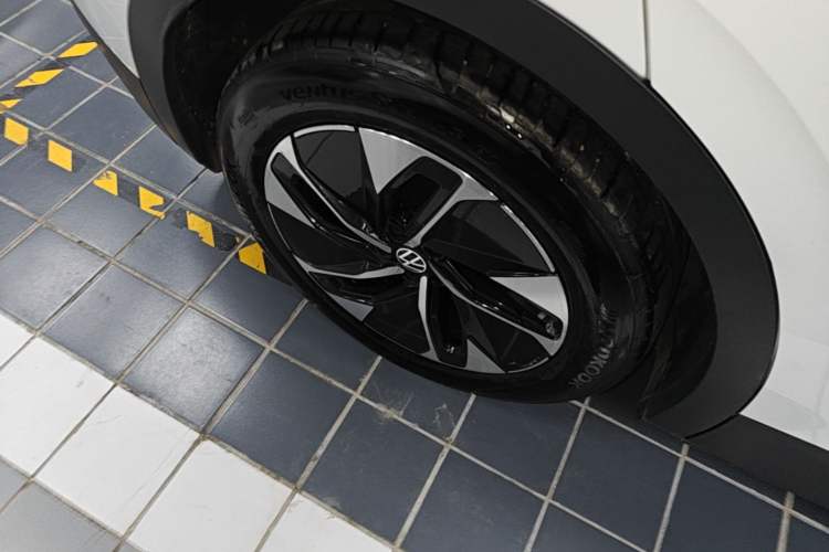 Used Volkswagen ID.4 CROZZ 2025 Pure Edition Right Rear Wheel Hub