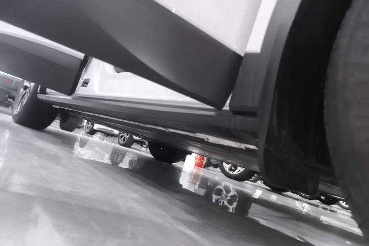 Used Volkswagen ID.4 CROZZ 2025 Pure Edition Right Side Sill