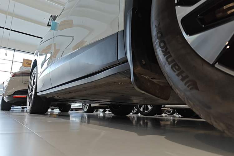 Used Volkswagen ID.4 CROZZ 2025 Pure Edition Right Side Sill