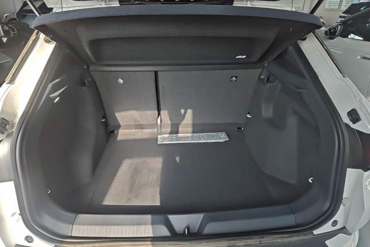 Used Volkswagen ID.4 CROZZ 2025 Pure Edition Trunk