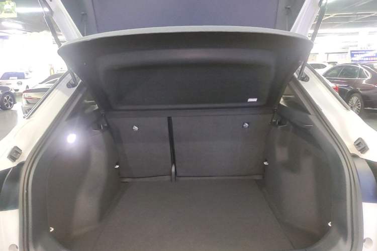 Used Volkswagen ID.4 CROZZ 2025 Pure Edition Trunk