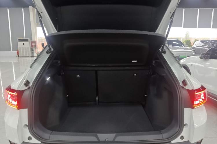 Used Volkswagen ID.4 CROZZ 2025 Pure Edition Trunk