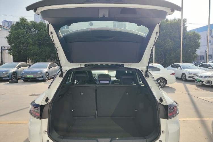 Used Volkswagen ID.4 CROZZ 2025 Pure Edition Trunk