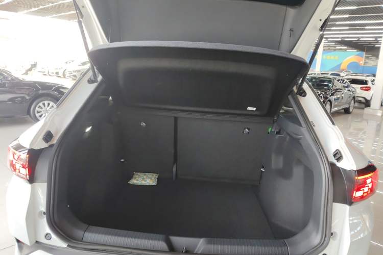 Used Volkswagen ID.4 CROZZ 2025 Pure Edition Trunk