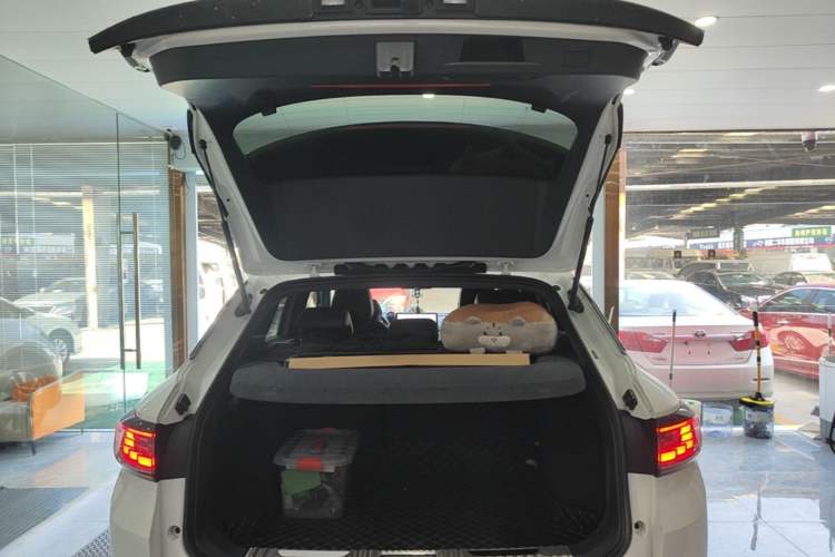 Used Volkswagen ID.4 CROZZ 2025 Pure Edition Trunk