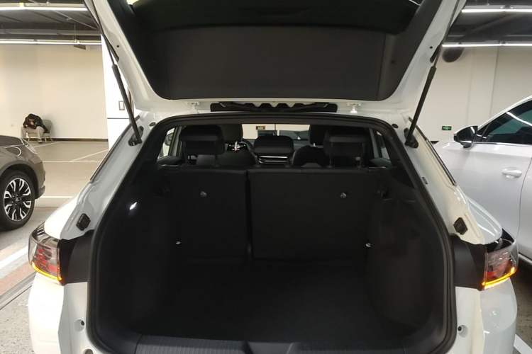 Used Volkswagen ID.4 CROZZ 2025 Pure Edition Trunk