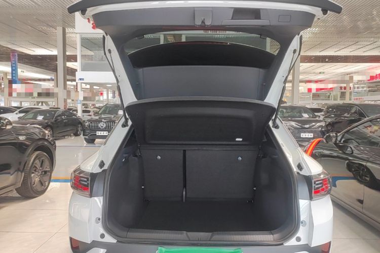 Used Volkswagen ID.4 CROZZ 2025 Pure Edition Trunk
