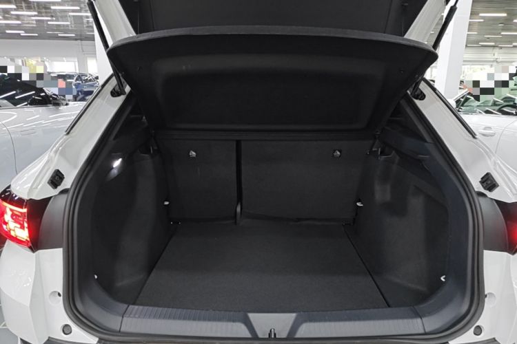Used Volkswagen ID.4 CROZZ 2025 Pure Edition Trunk