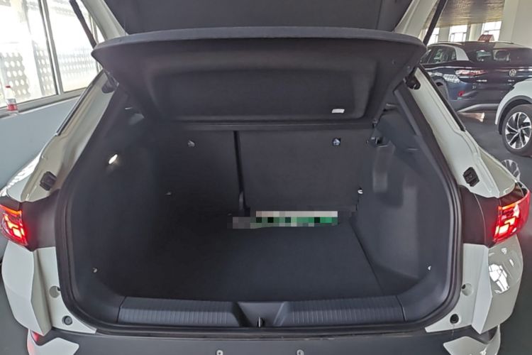 Used Volkswagen ID.4 CROZZ 2025 Pure Edition Trunk