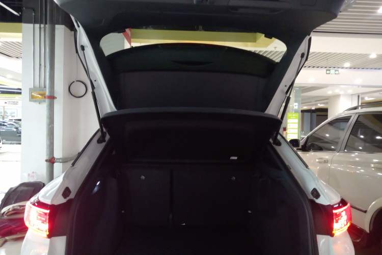 Used Volkswagen ID.4 CROZZ 2025 Pure Edition Trunk