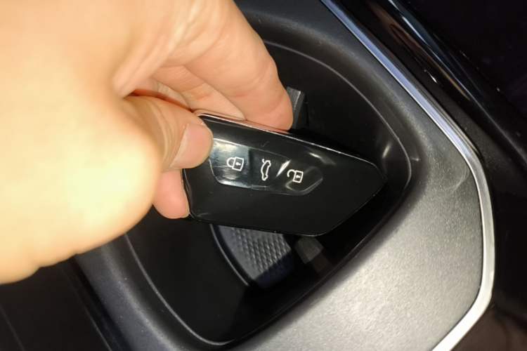 Used Volkswagen ID.4 CROZZ 2025 Pure Edition Vehicle Key