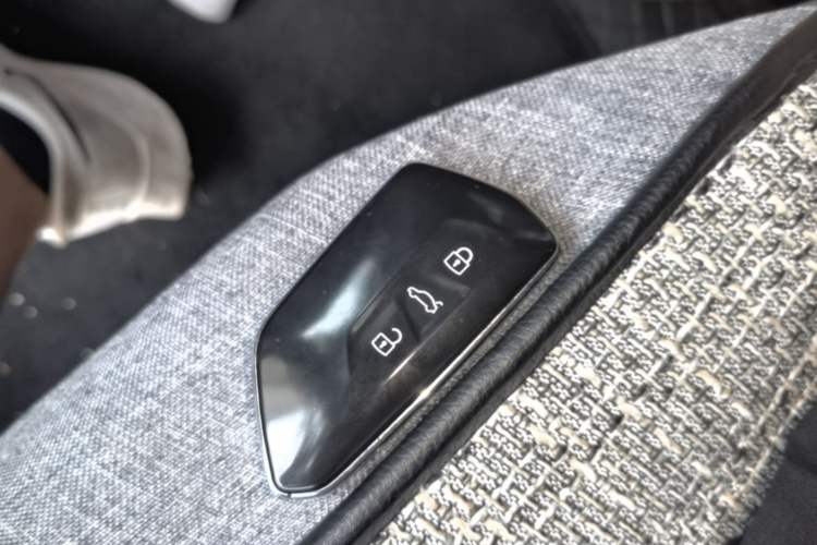 Used Volkswagen ID.4 CROZZ 2025 Pure Edition Vehicle Key