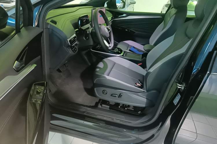 Used Volkswagen ID.4 CROZZ 2026 Model Pure Enjoyment Edition PURE Driver Seat