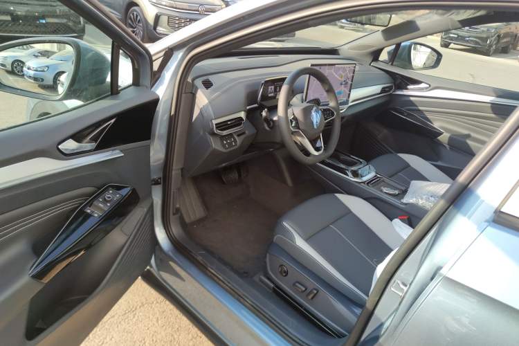 Used Volkswagen ID.4 CROZZ 2026 Model Pure Enjoyment Edition PURE Driver Seat