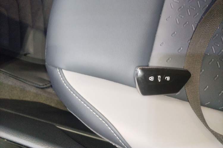 Used Volkswagen ID.4 CROZZ 2026 Model Pure Enjoyment Edition PURE Interior 1