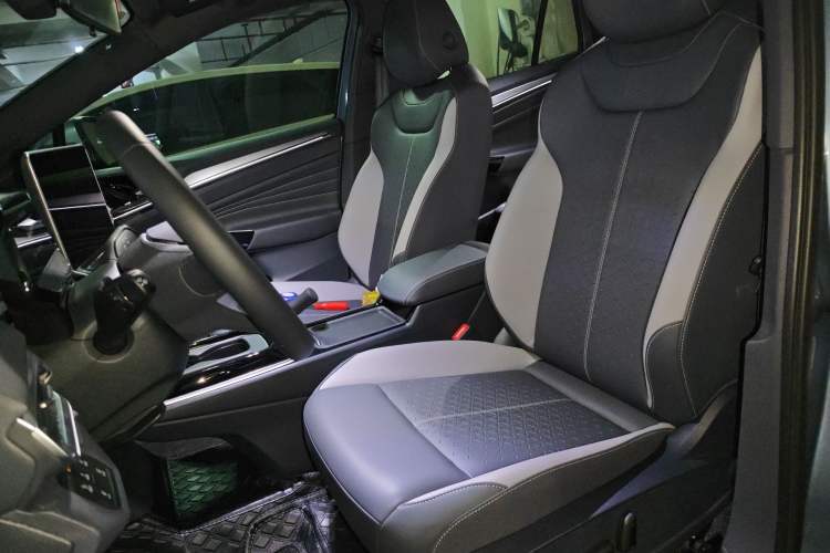 Used Volkswagen ID.4 CROZZ 2026 Model Pure Enjoyment Edition PURE Left Front Seat