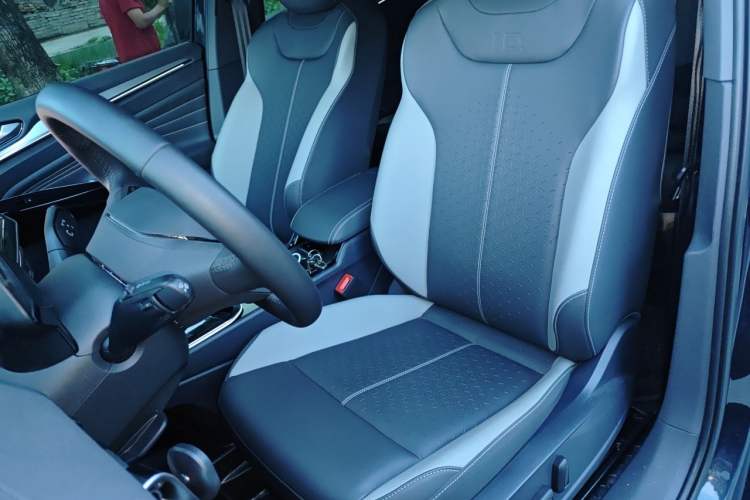Used Volkswagen ID.4 CROZZ 2026 Model Pure Enjoyment Edition PURE Left Front Seat