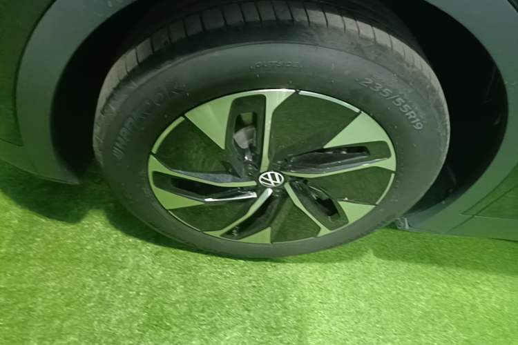 Used Volkswagen ID.4 CROZZ 2026 Model Pure Enjoyment Edition PURE Left Front Wheel Hub