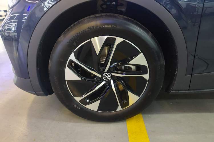 Used Volkswagen ID.4 CROZZ 2026 Model Pure Enjoyment Edition PURE Left Front Wheel Hub