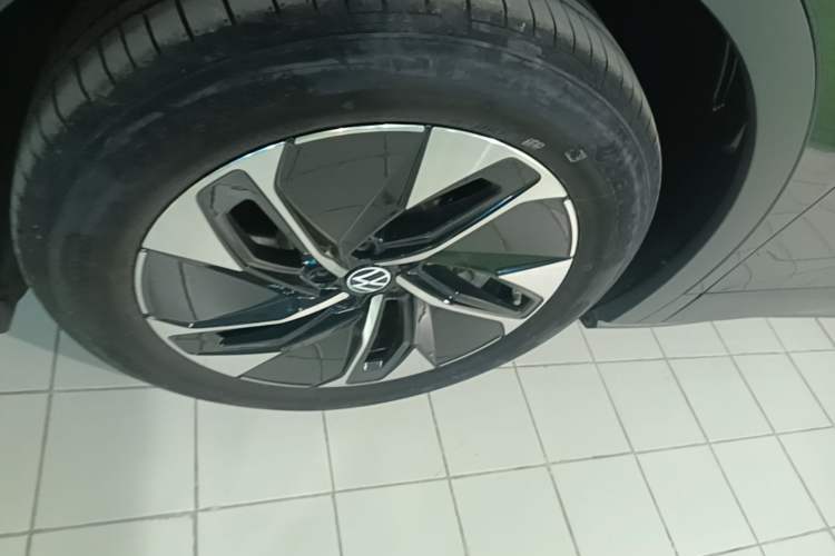 Used Volkswagen ID.4 CROZZ 2026 Model Pure Enjoyment Edition PURE Left Front Wheel Hub