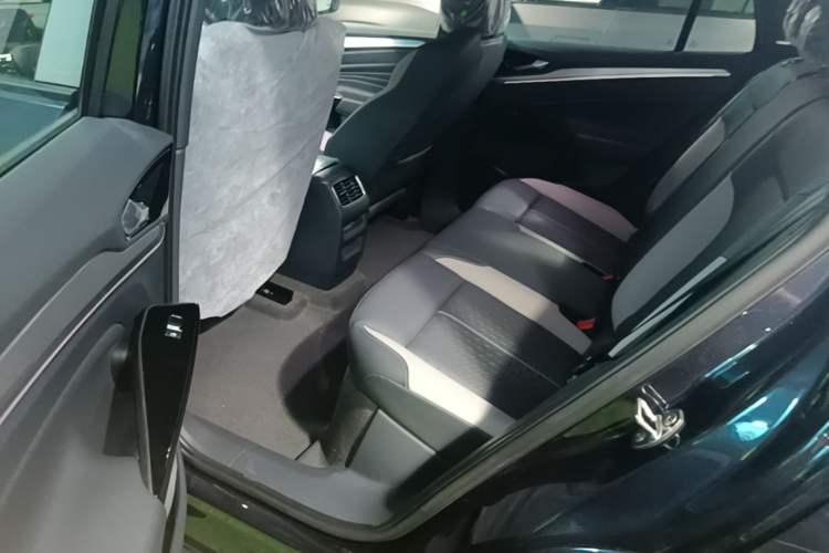 Used Volkswagen ID.4 CROZZ 2026 Model Pure Enjoyment Edition PURE Left Rear Seat