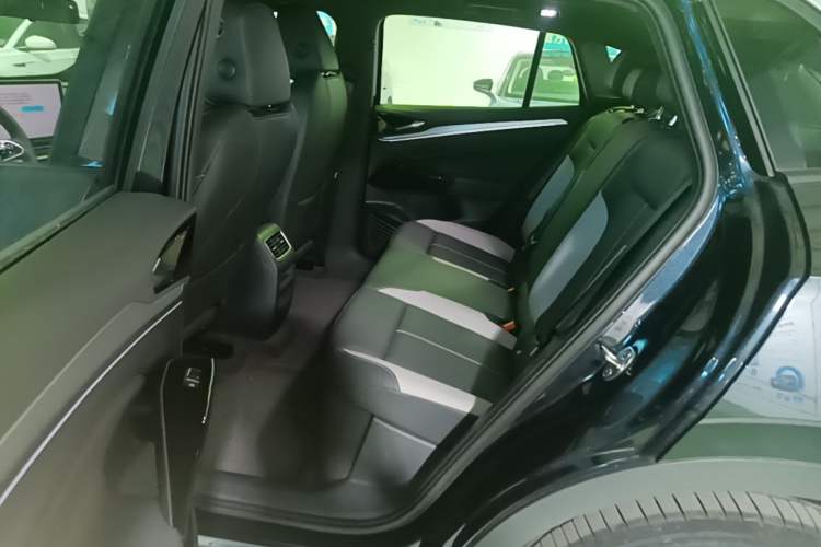 Used Volkswagen ID.4 CROZZ 2026 Model Pure Enjoyment Edition PURE Left Rear Seat