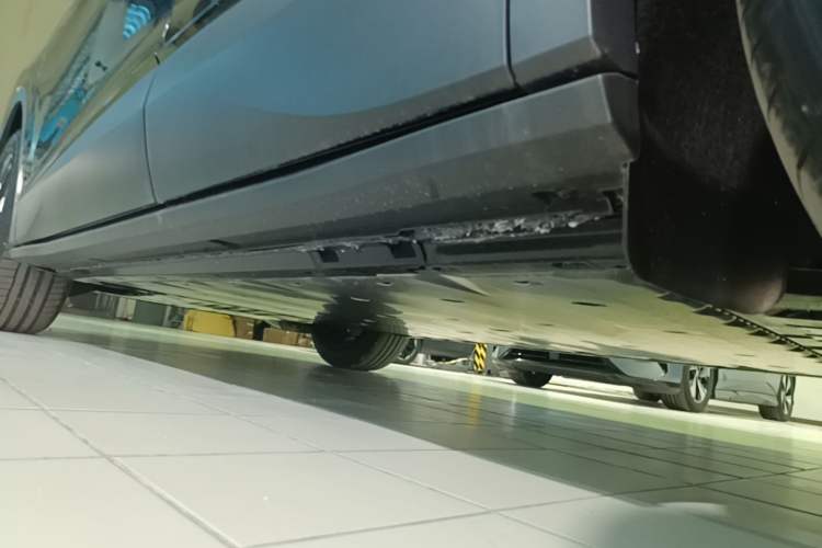 Used Volkswagen ID.4 CROZZ 2026 Model Pure Enjoyment Edition PURE Left Side Sill