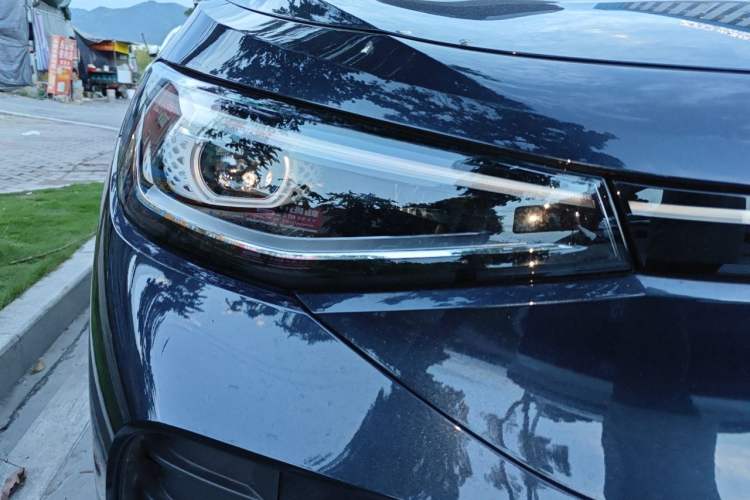 Used Volkswagen ID.4 CROZZ 2026 Model Pure Enjoyment Edition PURE Right Front Headlight