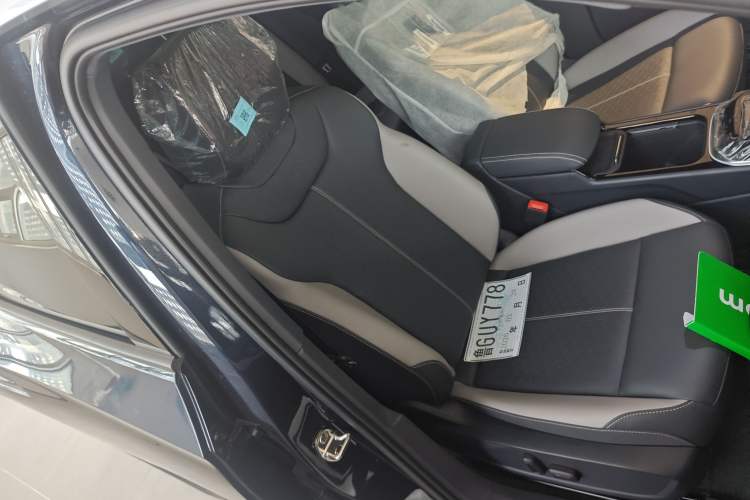 Used Volkswagen ID.4 CROZZ 2026 Model Pure Enjoyment Edition PURE Right Front Seat