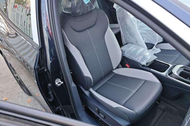 Used Volkswagen ID.4 CROZZ 2026 Model Pure Enjoyment Edition PURE Right Front Seat