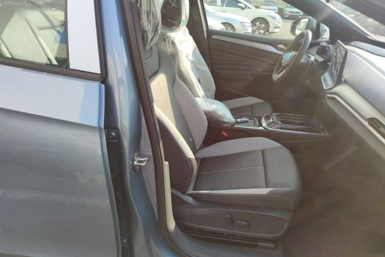 Used Volkswagen ID.4 CROZZ 2026 Model Pure Enjoyment Edition PURE Right Front Seat