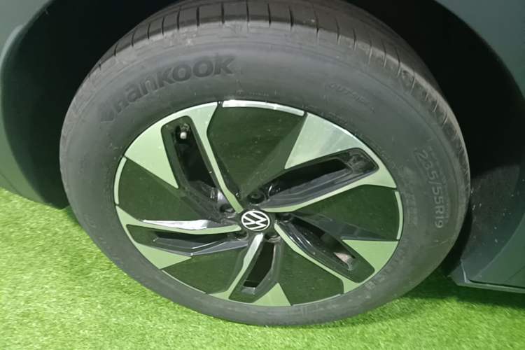 Used Volkswagen ID.4 CROZZ 2026 Model Pure Enjoyment Edition PURE Right Rear Wheel Hub