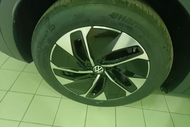 Used Volkswagen ID.4 CROZZ 2026 Model Pure Enjoyment Edition PURE Right Rear Wheel Hub