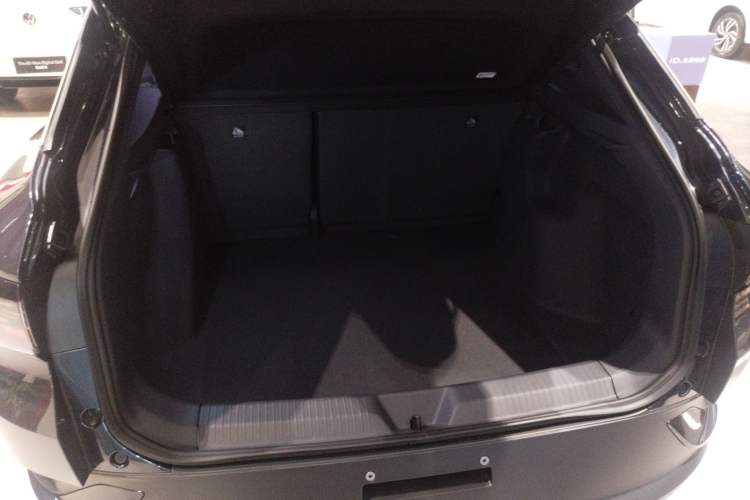 Used Volkswagen ID.4 CROZZ 2026 Model Pure Enjoyment Edition PURE Trunk