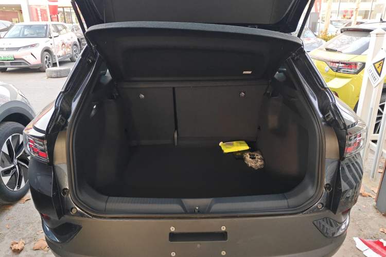 Used Volkswagen ID.4 CROZZ 2026 Model Pure Enjoyment Edition PURE Trunk