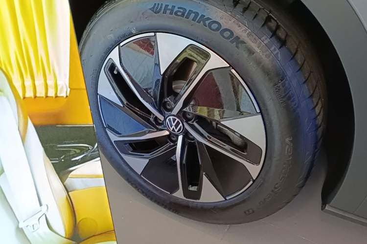 Used Volkswagen ID.4 CROZZ 2026 Model Pure Enjoyment Edition PURE Left Front Wheel Hub