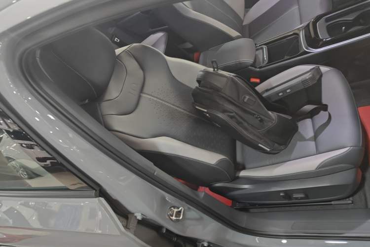 Used Volkswagen ID.4 CROZZ 2026 Model Pure Enjoyment Edition PURE Right Front Seat