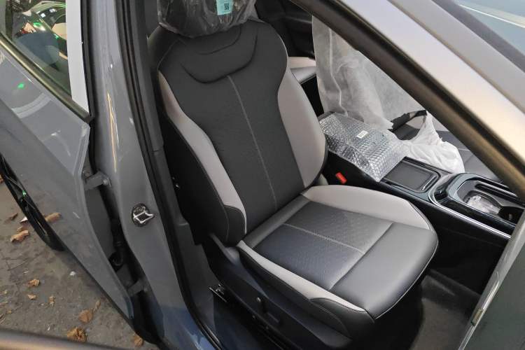 Used Volkswagen ID.4 CROZZ 2026 Model Pure Enjoyment Edition PURE Right Front Seat