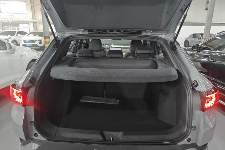 Used Volkswagen ID.4 CROZZ 2026 Model Pure Enjoyment Edition PURE Trunk