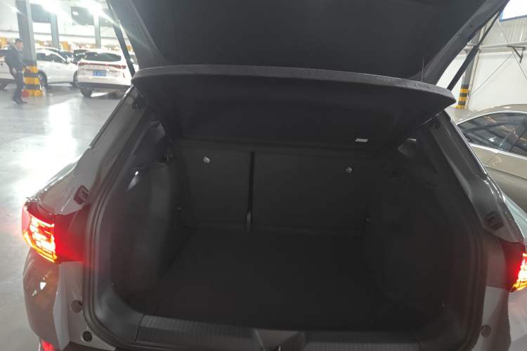 Used Volkswagen ID.4 CROZZ 2026 Model Pure Enjoyment Edition PURE Trunk