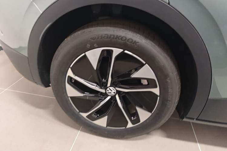 Used Volkswagen ID.4 CROZZ 2026 Model Pure Enjoyment Edition PURE Right Rear Wheel Hub