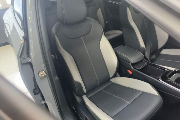 Used Volkswagen ID.4 CROZZ 2026 Model Pure Enjoyment Edition PURE Right Front Seat