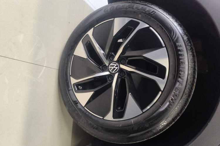 Used Volkswagen ID.4 CROZZ 2026 Model Pure Enjoyment Edition PURE Right Rear Wheel Hub
