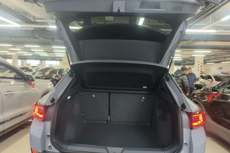 Used Volkswagen ID.4 CROZZ 2026 Model Pure Enjoyment Edition PURE Trunk