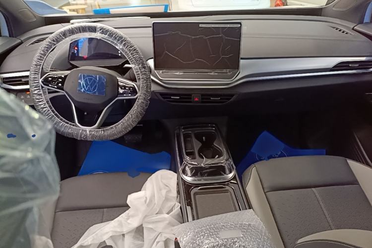 Used Volkswagen ID.4 CROZZ 2026 Model Pure Enjoyment Edition PURE Center Console