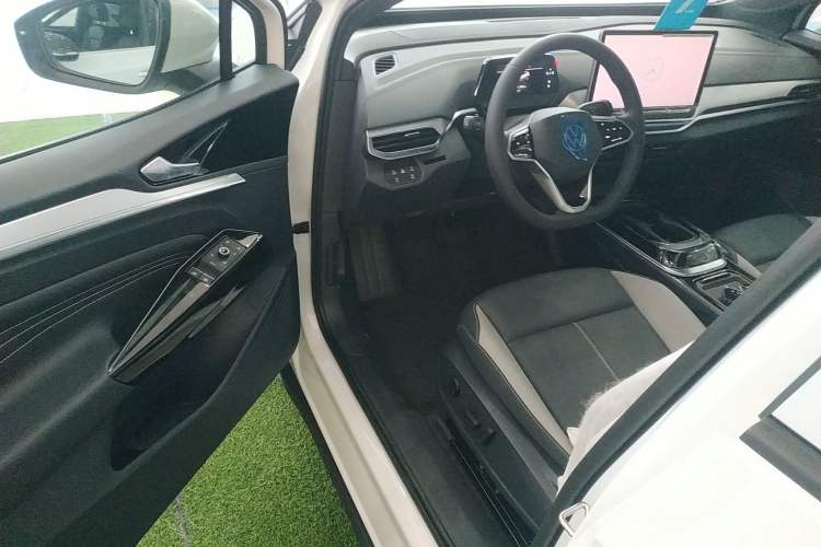Used Volkswagen ID.4 CROZZ 2026 Model Pure Enjoyment Edition PURE Driver Seat