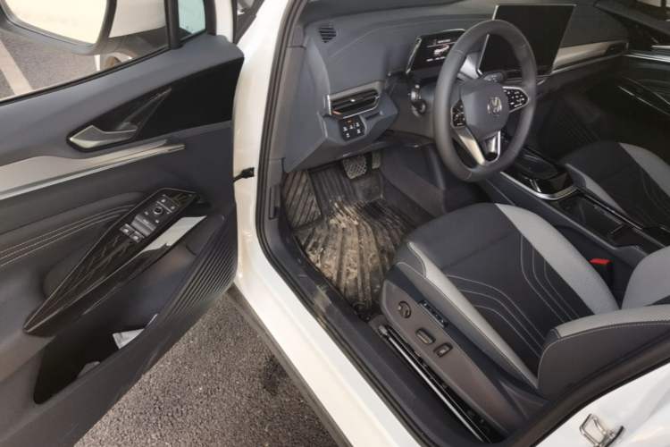 Used Volkswagen ID.4 CROZZ 2026 Model Pure Enjoyment Edition PURE Driver Seat