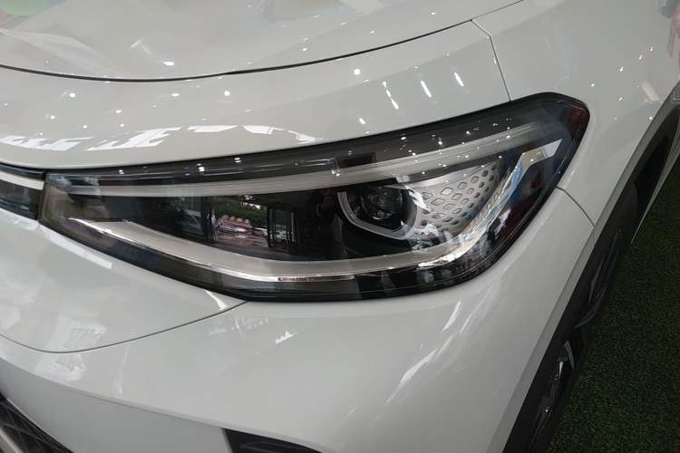 Used Volkswagen ID.4 CROZZ 2026 Model Pure Enjoyment Edition PURE Left Front Headlight