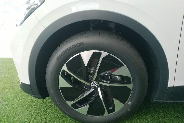 Used Volkswagen ID.4 CROZZ 2026 Model Pure Enjoyment Edition PURE Left Front Wheel Hub