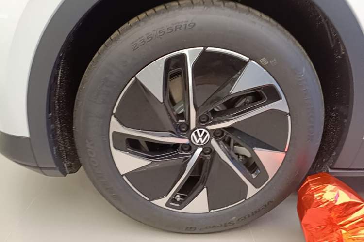 Used Volkswagen ID.4 CROZZ 2026 Model Pure Enjoyment Edition PURE Left Front Wheel Hub